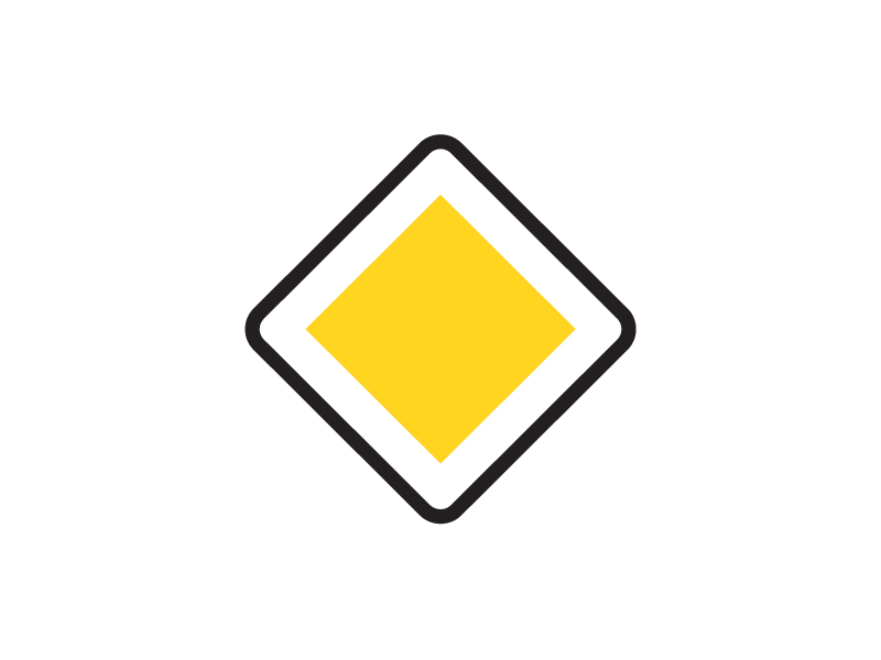 Færdselstavlen B16 "Hovedvej" betyder, at al færdsel fra sidevejene har ubetinget vigepligt (med mindre vigepligtstavle B 11, B 13 eller B 15 er sat op på hovedvejen). Der er desuden forbud mod parkering på kørebanen uden for tættere bebygget område. Vær særligt opmærksom på vejens type.