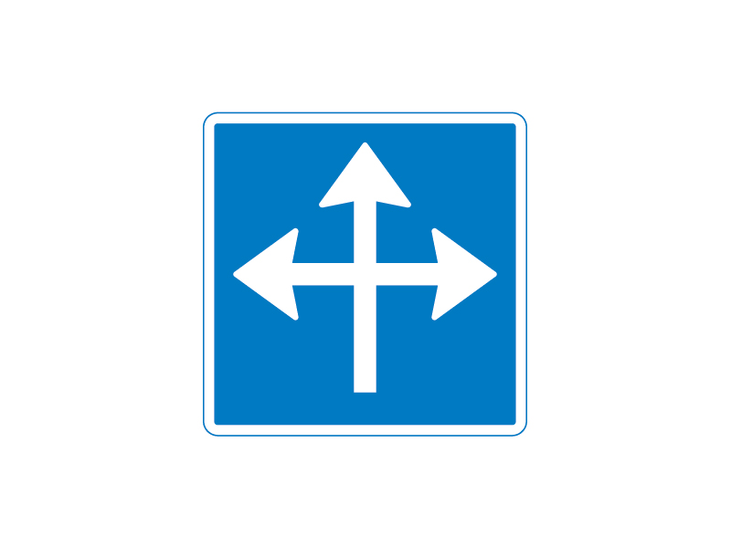 Færdselstavle E11,9 anvendes ved kryds og angiver en kombineret vognbane mod ligeud, venstre og højre i krydset.