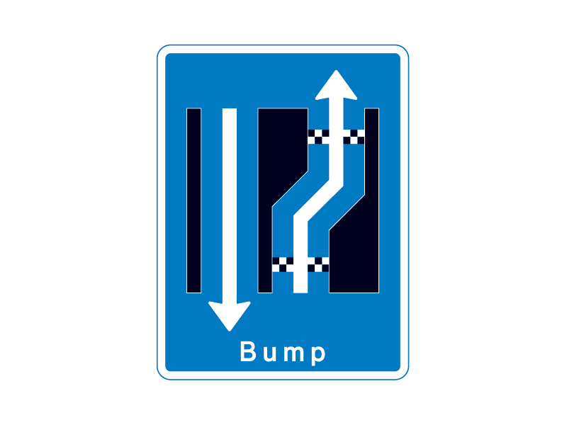 Færdselstavle E16.3.02 betyder forsætning til højre med bump og skiltet angiver at der er en forsætning til højre med bump længere fremme, som man skal være opmærksom på.