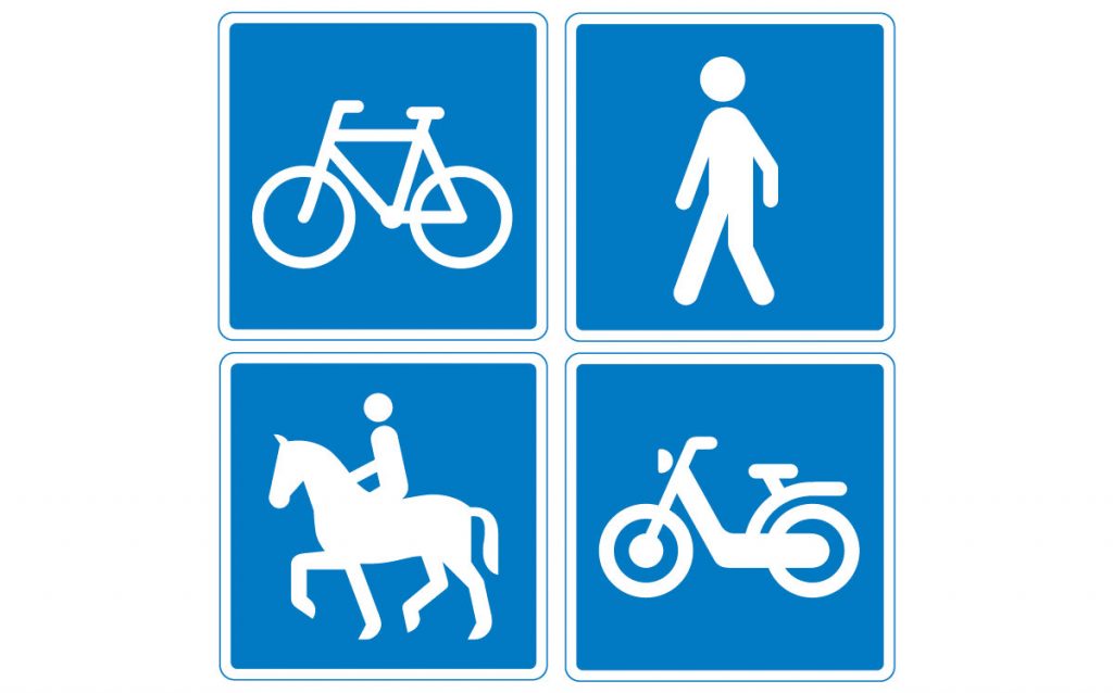 Færdselstavlerne i serien E21 er Oplysningstavler (E-tavler), som har til formål at vejlede og anbefale specifikke ruter for forskellige grupper af trafikanter, ofte for at øge sikkerheden eller forbedre trafikafviklingen.