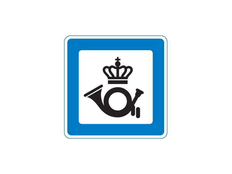 Servicetavle M 15 markerer en S-togsstation og bruges til at vejvise trafikanter mod stationer på det københavnske S-togsnet. Skiltet er blåt med det velkendte hvide symbol af et stort bogstav S placeret i en sekskantet ramme. Tavlen findes primært i hovedstadsområdet og er placeret strategisk for at guide pendlere og øvrige rejsende mod stationen, uanset om de ankommer i bil, på cykel eller til fods.