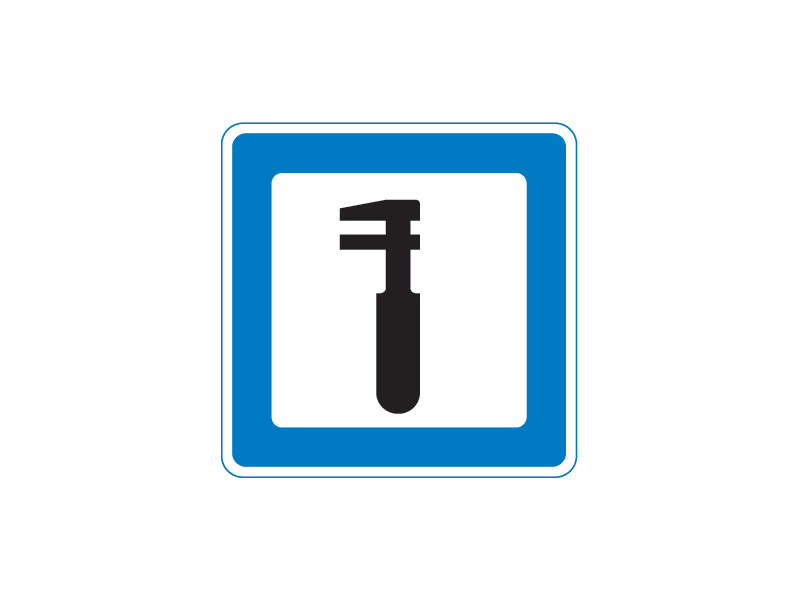 Servicetavle M 23 markerer et værksted og anvendes til at vise vej til nærmeste autoværksted eller mekaniker. Skiltet er blåt med et hvidt symbol af en skruenøgle, der står skråt. Tavlen er placeret for at hjælpe bilister, der oplever mekaniske problemer eller har brug for teknisk assistance, med hurtigt at finde professionel hjælp i nærheden af deres aktuelle position.